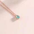 Elegante collana in oro rosa con pietra portafortuna e cristallo azzurro a goccia - Oro Rosa-Marzo