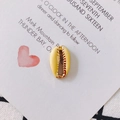 Detailed close-up of a gold-plated shell pendant for DIY jewelry making and crafting - Yellow-Gold (5#)
