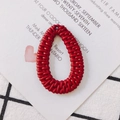 Detalle de dije para pendiente trenzado rojo en forma de gota con textura y orificio superior - Rojo
