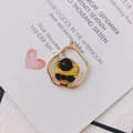 Détail d'un pendentif en cuir léopard avec cadre géométrique doré sur carte décorative - 2# (Léopard Jaune)