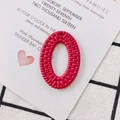 Roter ovaler gewebter Acryl-Anhänger für DIY-Ohrringe im modischen Urlaubsstil-Design - Rosérot