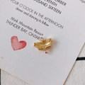 Dettaglio del ciondolo a semicerchio in cristallo champagne sfaccettato per gioielli DIY - Giallo