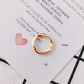 Detailansicht des 20 mm goldenen gedrehten geometrischen Rings mit Größe 5 Details - Gold Verdrehter Design-Ring-Stil (5#)