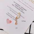 Detail eines gewellten Goldanhängers für DIY-Schmuck, Größe 32x8mm auf einer Karte - Gold Stromlinien-Zubehörstil (15#)
