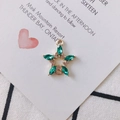 Macro detail of star-shaped golden pendant with green marquise crystals and tiny rhinestones - Green (4#)