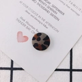 Bottone per orecchini rotondo con stampa leopardata in tessuto per creazione gioielli - M / Taglia 6
