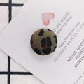 Componente per gioielli fai da te con bottone tondo in tessuto floccato leopardato - L / Taglia 7