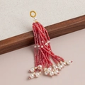 Pompon fait main en perles de verre bordeaux avec perles blanches et boucle dorée - Pendentif à Gland (kp6695) / Bordeaux (5#)