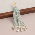 Pendentif fait main en perles vert clair avec perles blanches et anneau doré - Pendentif à Gland (kp6695) / Cyan Clair (12#)