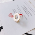 Boucle d'oreille chic en émail blanc en forme de donut avec bordure dorée élégante - Blanc Cassé
