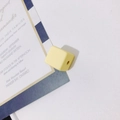 Cuenta de cubo de silicona amarillo pálido con agujero para hacer joyas de bricolaje - Amarillo claro