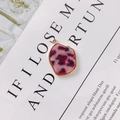 Nahaufnahme eines Leoparden-Legierungsanhängers mit Goldrahmen für DIY-Schmuck - Pink-Lila Leopard (2#)