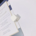 Cuenta hexagonal de silicona blanco crema con agujero central para joyería artesanal - Blanco Roto