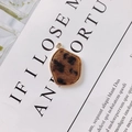 Vue détaillée d'un pendentif bouclier léopard doré pour la création de bijoux et boucles DIY - Léopard Brun Foncé (5#)