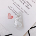 Dettaglio di ciondolo triangolare in resina con foglia d'argento e bordi levigati - Stile Triangolo Trasparente Foglia d'Argento (5#)