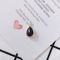 Pendentif en cristal goutte violet foncé avec bordure tressée dorée et bélière fermée - Noir Violet