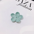 Flor de ganchillo hecha a mano en verde menta para joyas DIY y pinzas para el pelo - Verde Menta