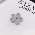 Accesorio de flor gris de ganchillo de cinco pétalos para joyas DIY y clips - Gris