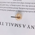 Handgefertigter goldener Drahtkäfig-Anhänger mit dunkler Perle für DIY-Schmuck - Hohler Kreis