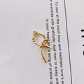 Goldener strukturierter Schleifenanhänger aus Hammerschlag-Legierung für DIY-Schmuck - Gehämmerte Schleife
