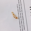 Goldener Erbsenschoten-Anhänger mit drei Perlen und Ring für DIY-Schmuckherstellung - Dreifach-Perlen-Schotenanhänger