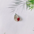 Ciondolo a goccia in lega argento con finitura laccata rossa e metallo spazzolato - Goccia Dipinta Argento Rosso (KP2134-3)