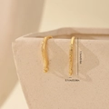 Macro view of 1.5cm gold-plated zircon earring hooks with grain texture and dimensions - Gold Textured Arc Style (MYYX00589)