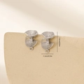 Macro view of leaf-shaped fan earrings with radiating textures and clear zircon stones - Platinum (MYYX00616(e-B26))