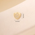Dettaglio del ciondolo a cuore dorato lettera G con zirconi e scala graduata 1cm - Lettera G-Oro