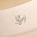Dettaglio pendente a cuore in argento con zirconi lettera I, misura 1x1cm - Lettera I-Platino