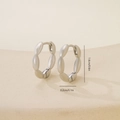 Detalle de pendientes de cadena de cuentas ovaladas plateadas de 1,6 cm de alto - Patrón Cadena de Cuentas Ovaladas-Plata(P31494bkb)