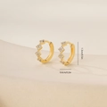 Detail view of gold-plated hoop earrings with cubic zirconia and size measurements - Toothed Hoop Style (E071290k4) / Gold