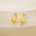 Macro shot of polished gold hoop earring detailing the 1.4cm diameter and secure hinge - One Pair / Gold (E071237-2k4)