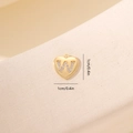 Dettaglio del ciondolo a cuore dorato con lettera W e zirconi misura 1 cm per 1 cm - Lettera W-Oro