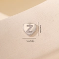 Macro del ciondolo a cuore argento con lettera Z e pietre di zircone, misura 1 cm - Lettera Z-Platino