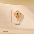 Makroaufnahme von Goldanhänger mit grünem Zirkon und detaillierten Größenangaben - Vintage Hohler Blumenstil (MYWX22172) - Gold