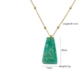 Collar de cadena dorada con colgante de trapecio geométrico en piedra natural verde - Amazonita