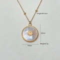 Collana in acciaio dorato con ciondolo in madreperla bianca e motivo a stella - Ciondolo in Madreperla Stella del Nord