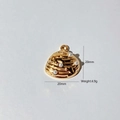 Detailed view of golden seashell pendant with four white pearls and size markings - Gold Shell Artificial Pearl Style (6)