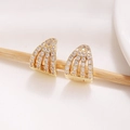 Orecchini a cerchio a ventaglio in oro 18K con pavé di zirconi a file multiple lussuosi - Stile con Design Traforato a Ventaglio (EK13572)