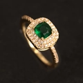 Lussuoso anello di smeraldo placcato oro 18k con doppio alone di zirconi su sfondo nero - Taglia 17 / Stile Halo in Zirconia Verde Smeraldo (JZ10160-FD-01)