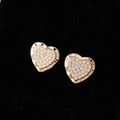 Orecchini a lobo minimalisti a cuore dorati con pavé di zirconi bianchi su velluto - Cuore Classico Pavé Oro (ED13384)