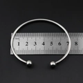 Dettaglio del bracciale rigido in titanio argento con misura del diametro di 7cm - Diametro Esterno 70mm (YB-219)