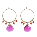 Detalle de pendientes boho de hilo dorado con cuentas rojas y gema violeta de gota - Chapado en Oro Rosa Rojo