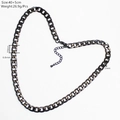 Vue détaillée du collier à maillons cubains gris de 10 mm avec fermoir mousqueton et chaîne - 10mm de Large (YN-833-BLK)