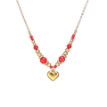 Élégant collier à cœur plaqué or avec perles rouges et nacrées sur fond blanc pur - Collier Seul / Rouge (Collier d'Agate Rouge)