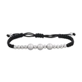 Detalle de pulsera ajustable de cuerda negra trenzada con cuentas plateadas mate y pulidas - Plata (8mm)
