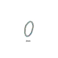 Primer plano de cuentas de acero de titanio arcoíris de 2mm en un anillo elástico - Modelo para Mujer (JZ1076GRN)