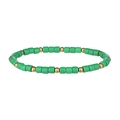 Detalle de cuentas cilíndricas verdes y cuentas doradas redondas en la pulsera elástica - Verde