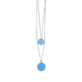 Dettaglio della collana a doppio strato in acciaio inossidabile con pendenti sorriso blu - Base Argento Blu Chiaro